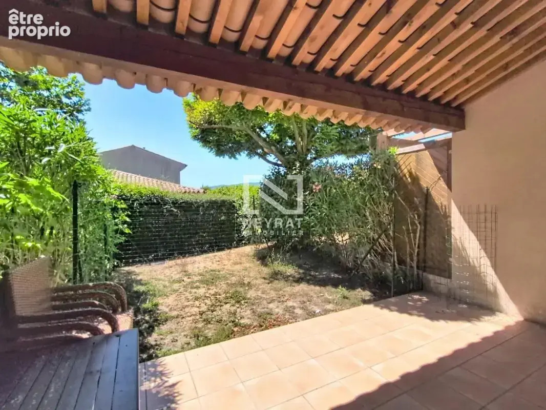 MONTAUROUX - Duplex avec jardin dans une résidence avec piscine - photo 4