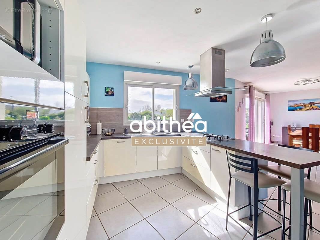 Maison à SAINT-GENIS-DE-SAINTONGE