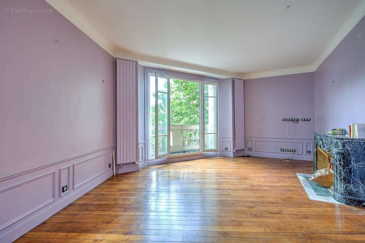Appartement à PARIS-16E