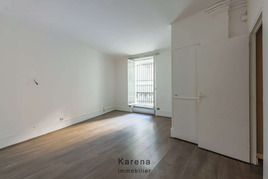 Appartement à PARIS-14E