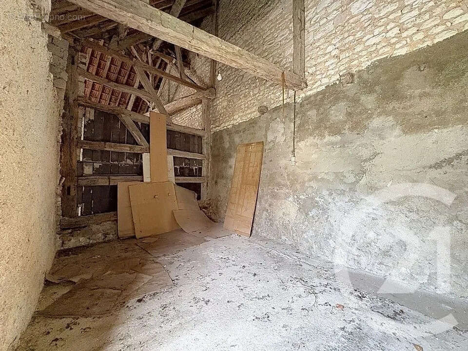 Maison à ESTISSAC