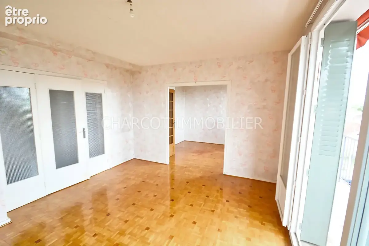 LYON 5ème - à 6 mn en voiture du Point du Jour. Appartement T4 traversant - ITE payée ! - photo 6