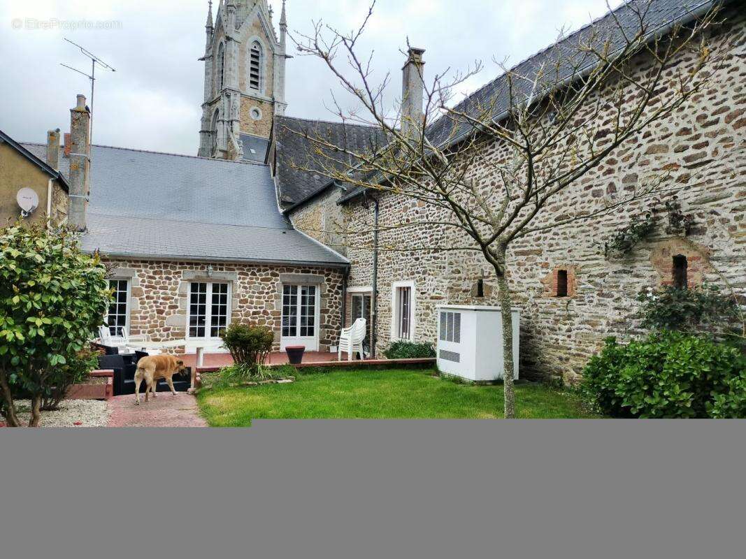Maison à COURCITE