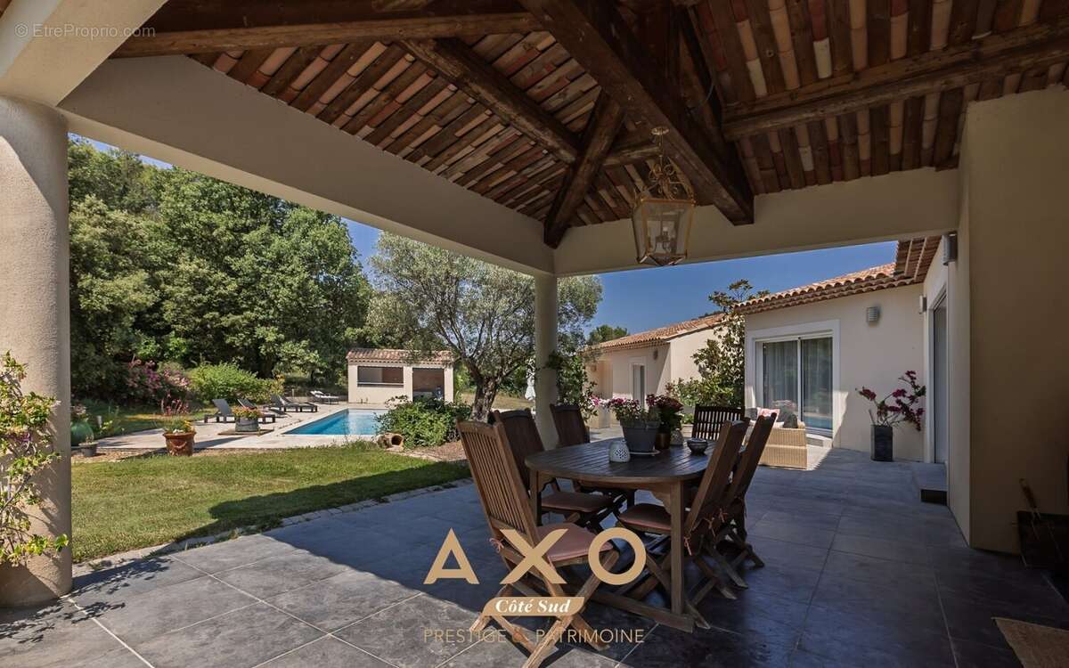 Maison à SIMIANE-COLLONGUE