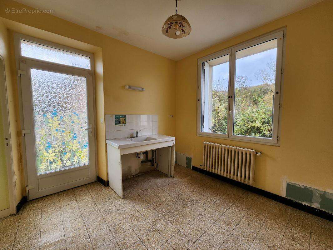 Commerce à CORMENON