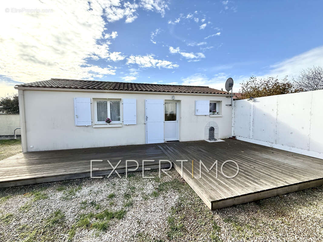 Terrain à LONGEVILLE-SUR-MER