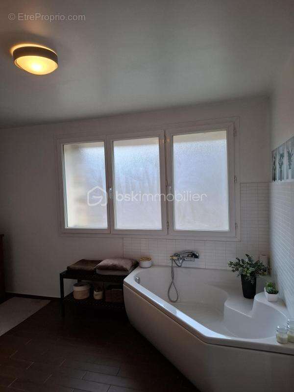 Duplex familial lumineux au cœur d’Auvernaux – volumes, calme et stationnement privatif - photo 9