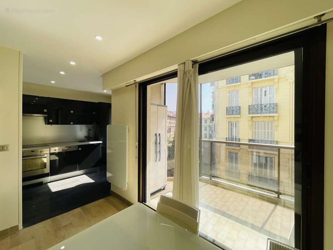 Carré d'or - Beau 2 pièces avec terrasse vue mer latérale - photo 6