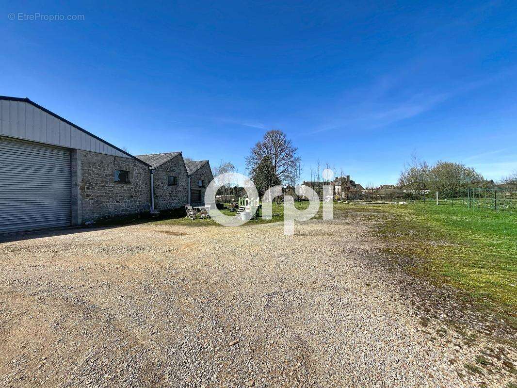 Maison à MONTAIGNAC-SAINT-HIPPOLYTE