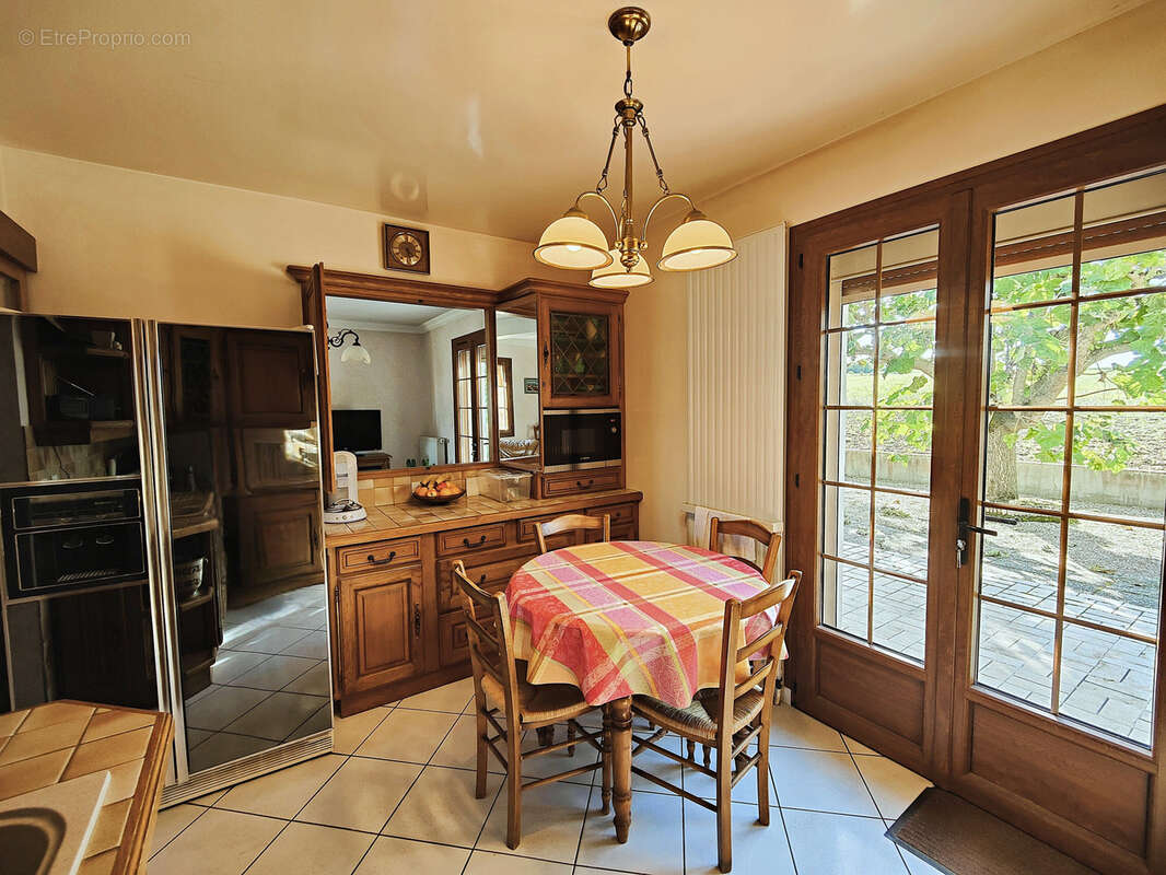 Maison à LAROCHE-SAINT-CYDROINE