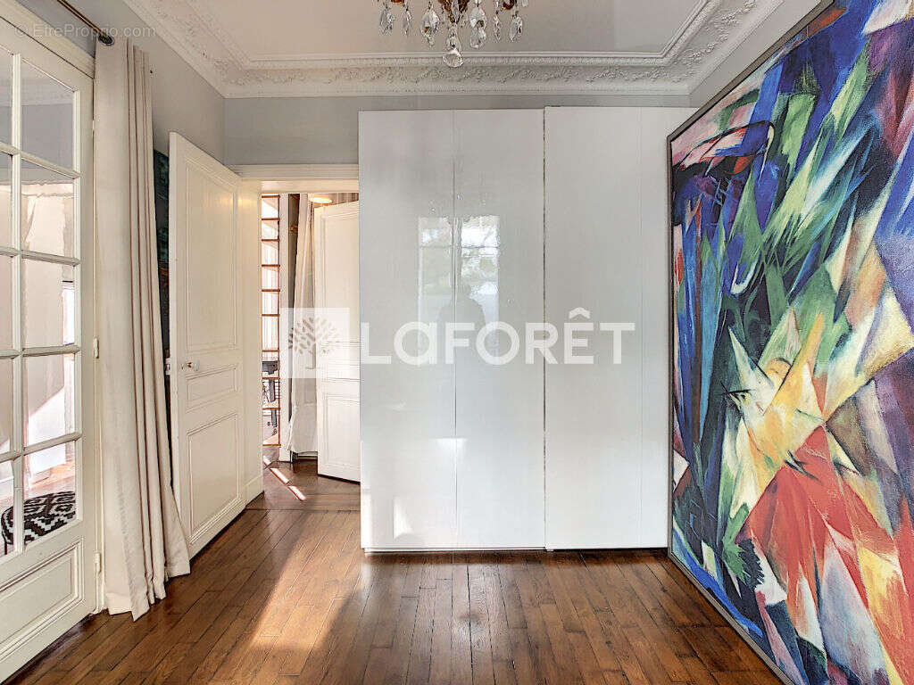 Appartement à COURBEVOIE