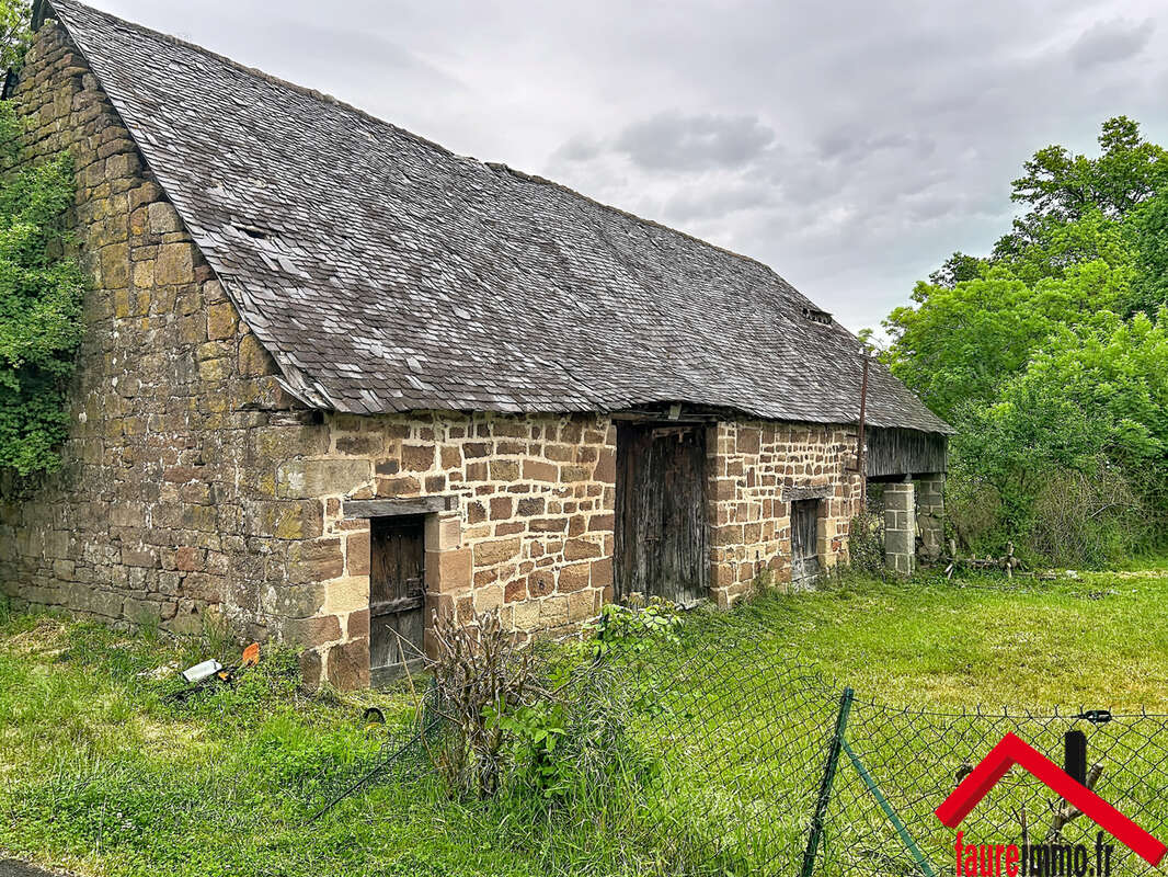 Maison à SAINT-PANTALEON-DE-LARCHE