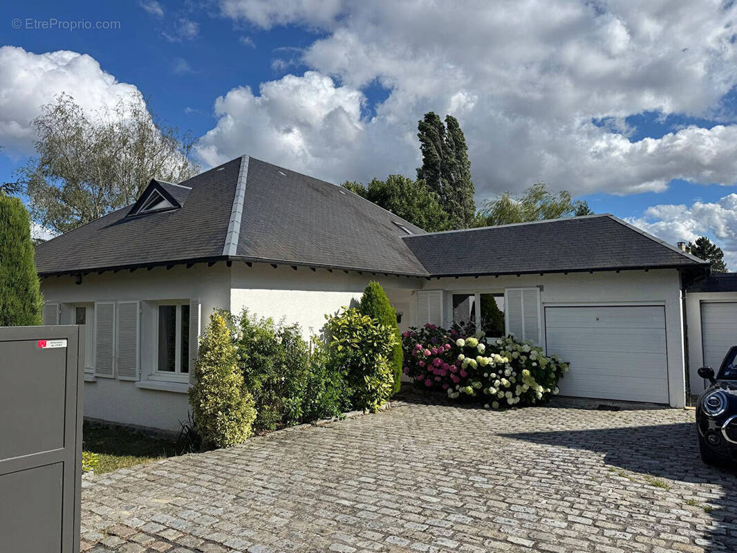 Maison à SAINT-NOM-LA-BRETECHE