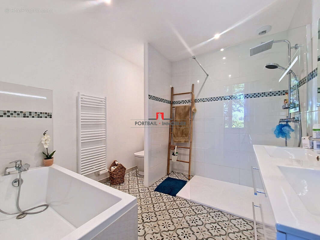 Maison 303 m² à Bayon-Sur-Gironde  - photo 8