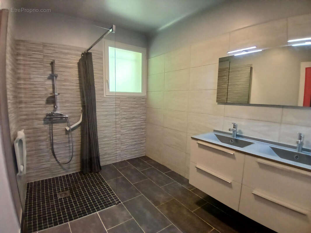 Maison de plain-pied de style pavillon, 3 chambres, avec un terrain de 4000 m²  à vendre en Dordogne - photo 8
