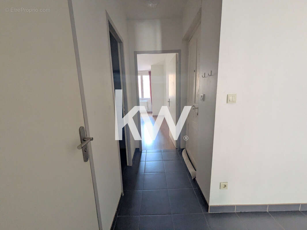 Appartement 65 m² à Saint-Etienne  - photo 4