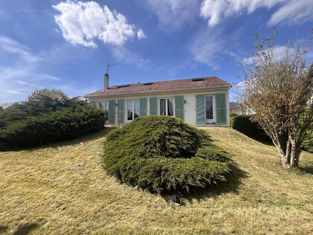 Maison à SAINT-CHERON