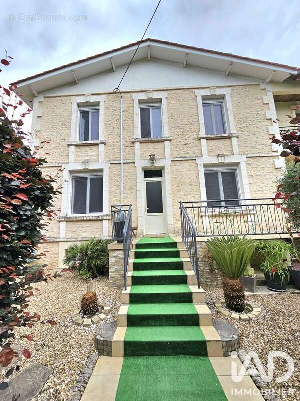 Maison 135 m² à Medillac  - photo 3