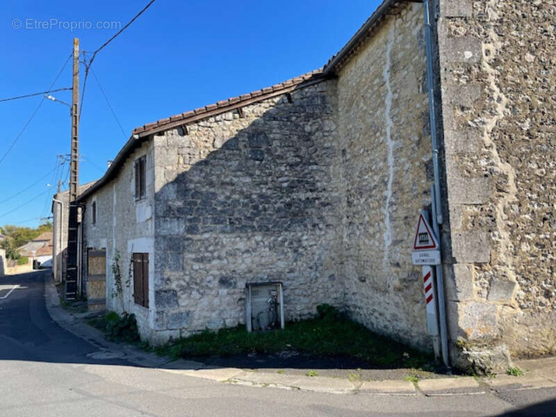 Maison à RUELLE-SUR-TOUVRE