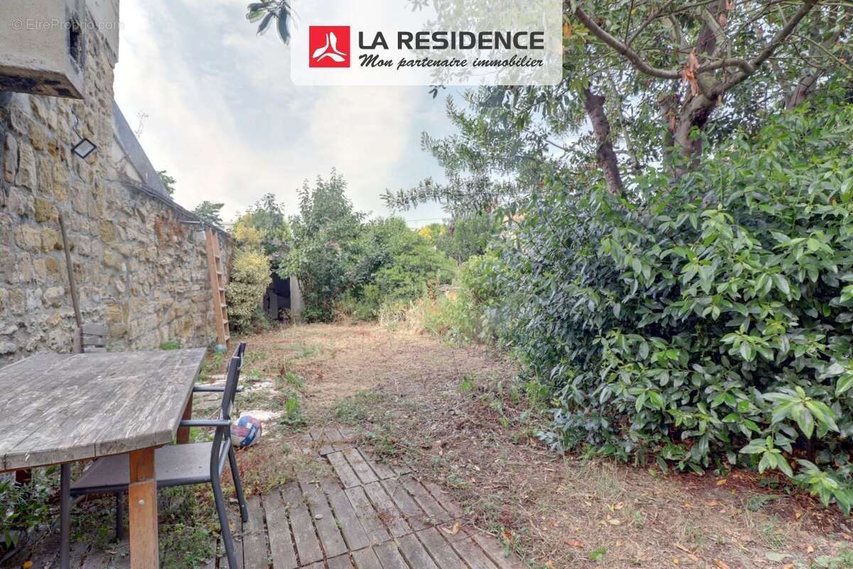 Maison à MAURECOURT