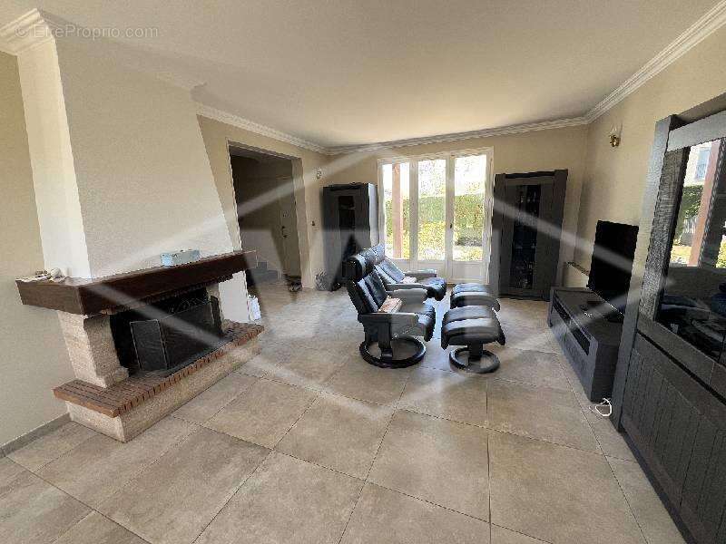 Maison 120 m² à Combs-La-Ville  - photo 2