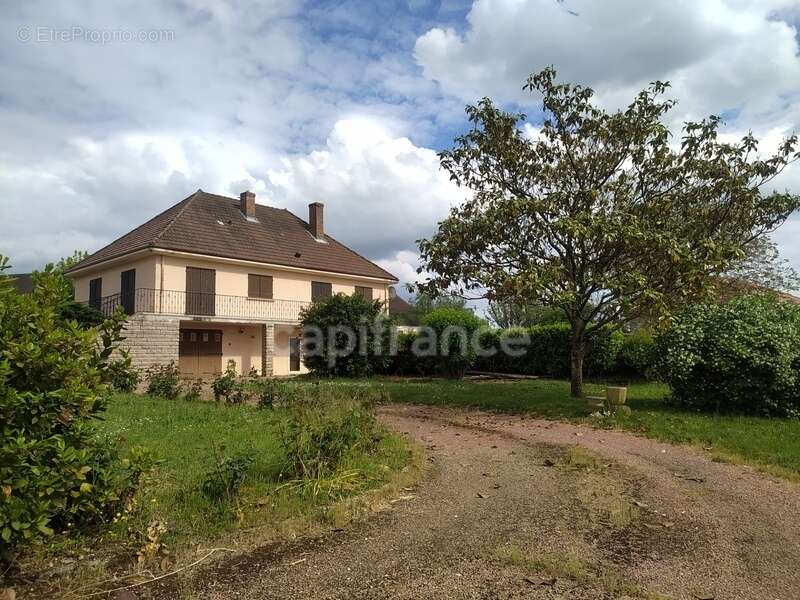 Maison familiale de plus de 220 m² avec 5 chambres, piscine, sauna, terrain clos, vue dégagée - photo 8