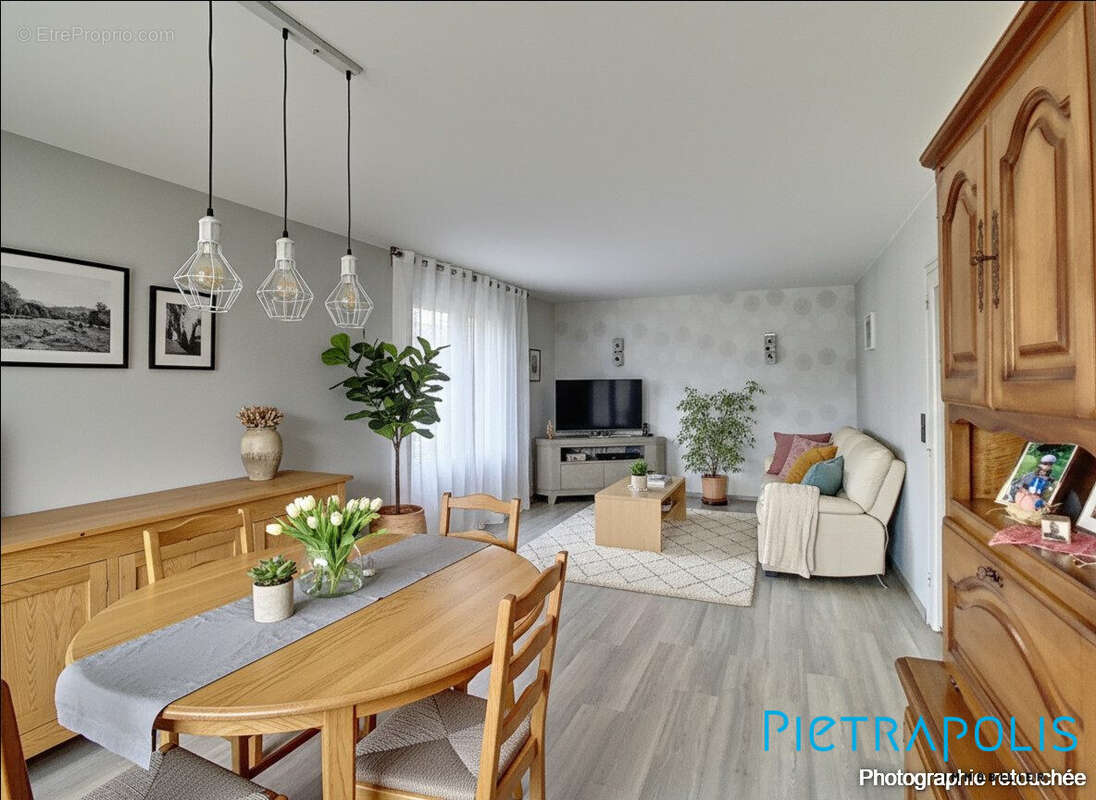 Maison à AVIGNON-LES-SAINT-CLAUDE