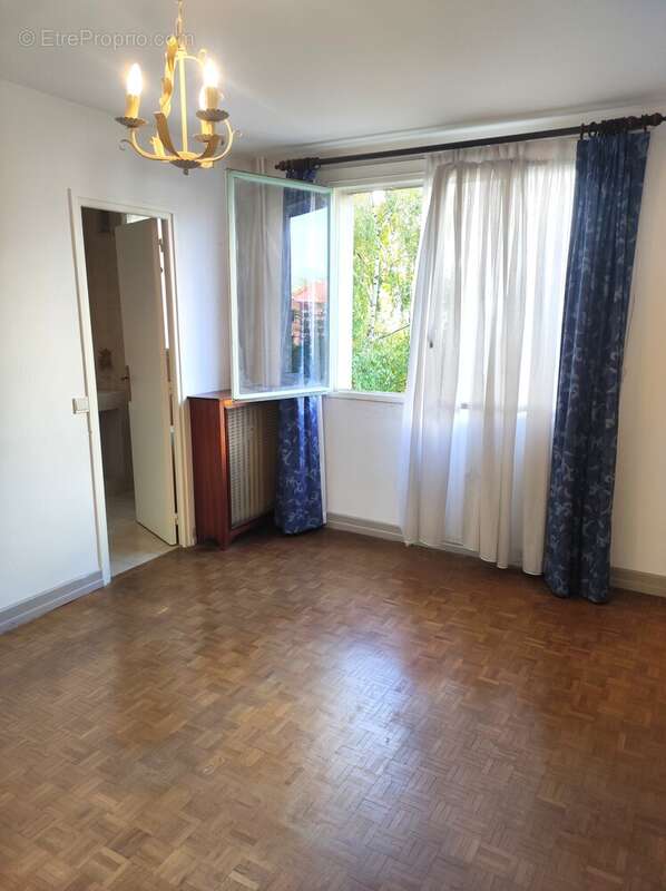 Appartement à VILLETANEUSE