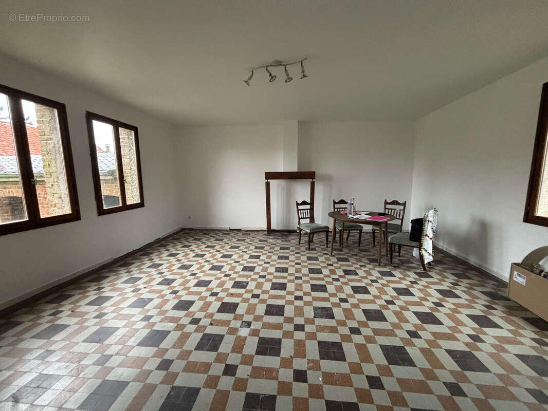 Maison à MONTIGNY-LES-JONGLEURS