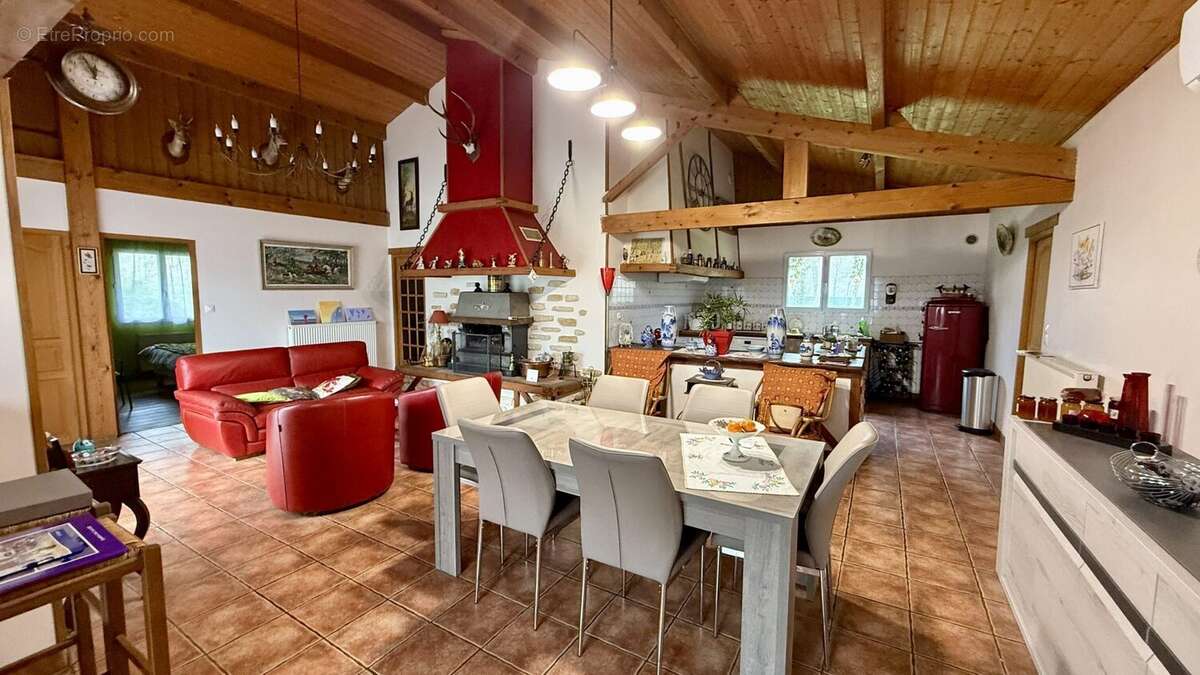 Maison à MOUSTEY