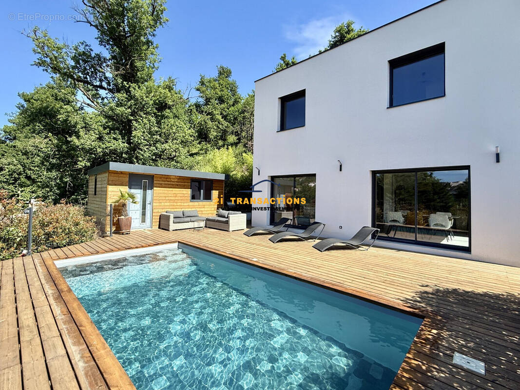 Maison à LA TOUR-EN-JAREZ