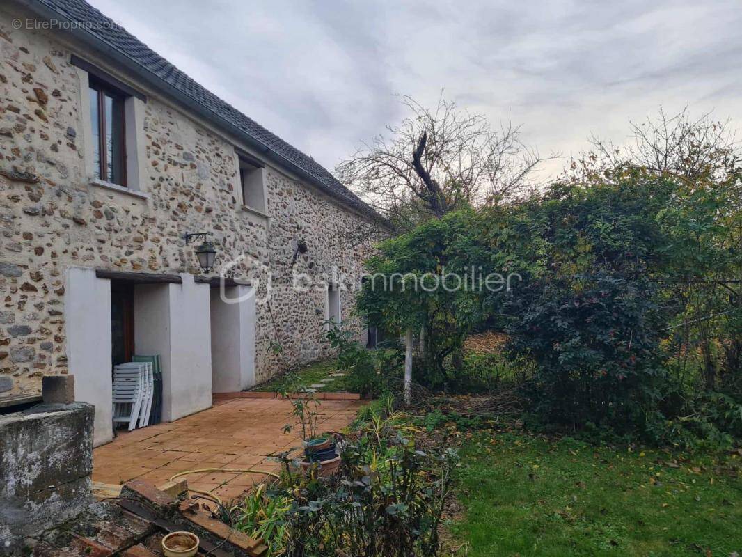 Maison à NEUILLY-SAINT-FRONT