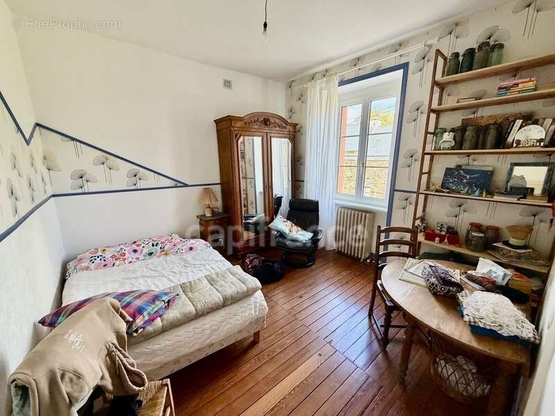 Maison à CLEDEN-POHER