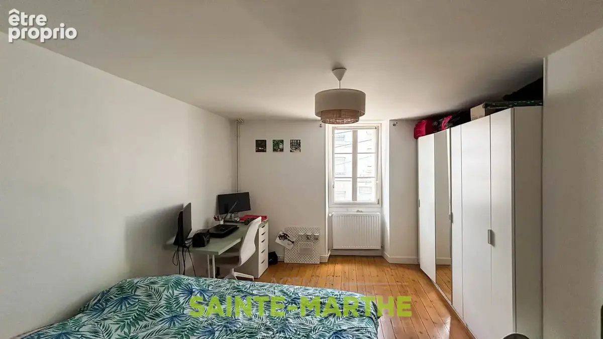 Niort. Maison de ville, 3 chambres, jardin et garage. - photo 3