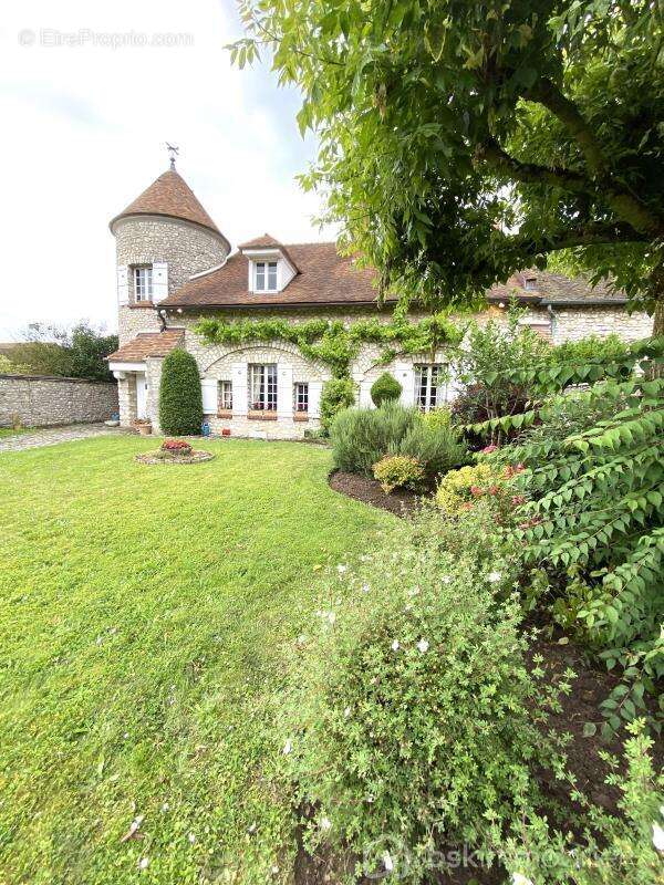 Maison à DAMMARTIN-EN-SERVE