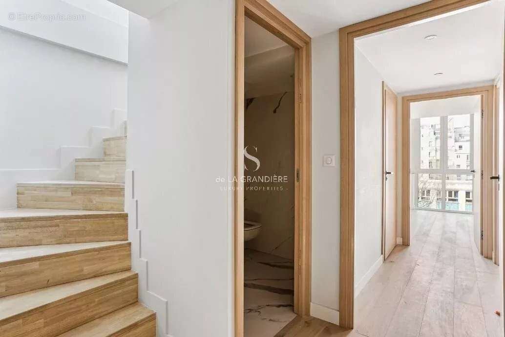 Appartement à PARIS-16E