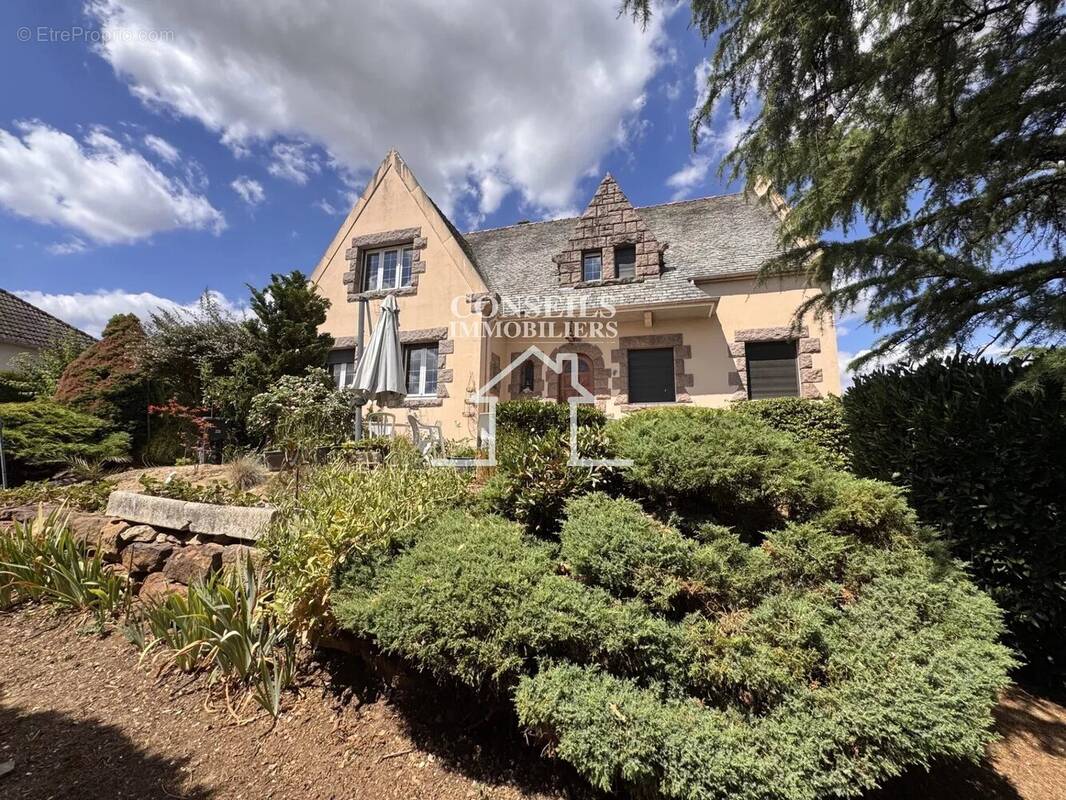 Maison à SAINT-JULIEN-DU-SAULT