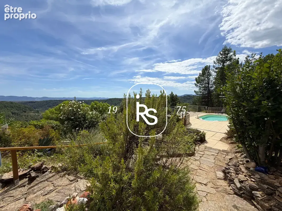Avec une vue époustouflante, villa de 123 m2 habitables, une piscine et 2,23 ha de terrain - photo 3