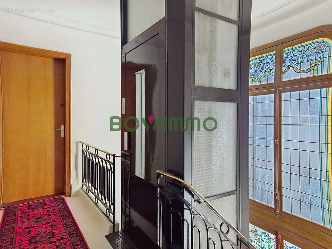 Exclusivié : Paris 16 FOCH - chambres de bonne séparées à rénover - Dernier étage avec ascenseur - photo 3