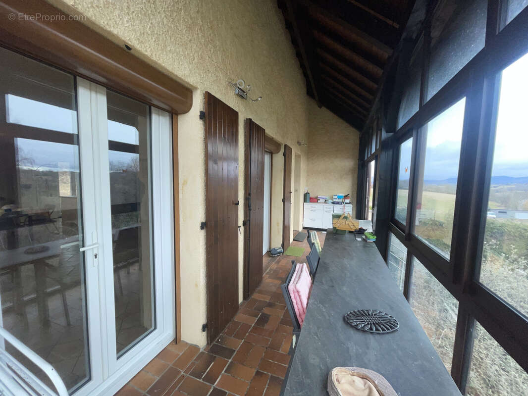 Maison familiale de 170 m2   Vue dégagée et fort potentiel - photo 4