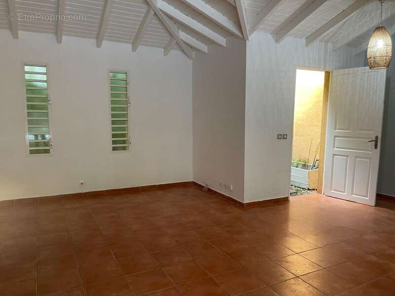 Proche bourg villa avec piscine et carbet à SAINT FRANCOIS (971) - photo 6
