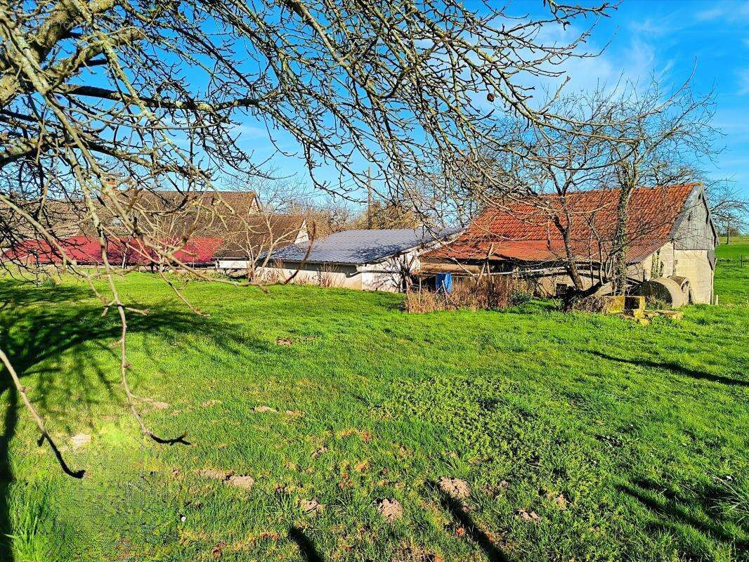 A SAISIR : ancien corps de ferme avec fort potentiel ! - photo 5