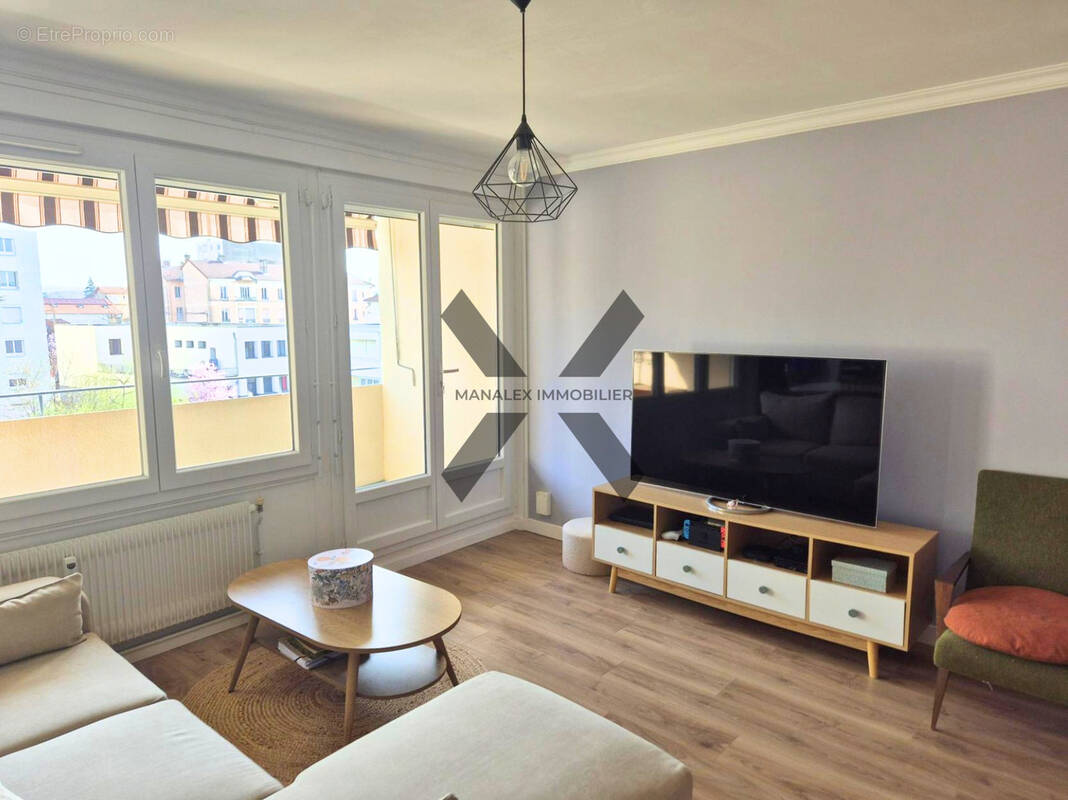 Appartement à LE COTEAU