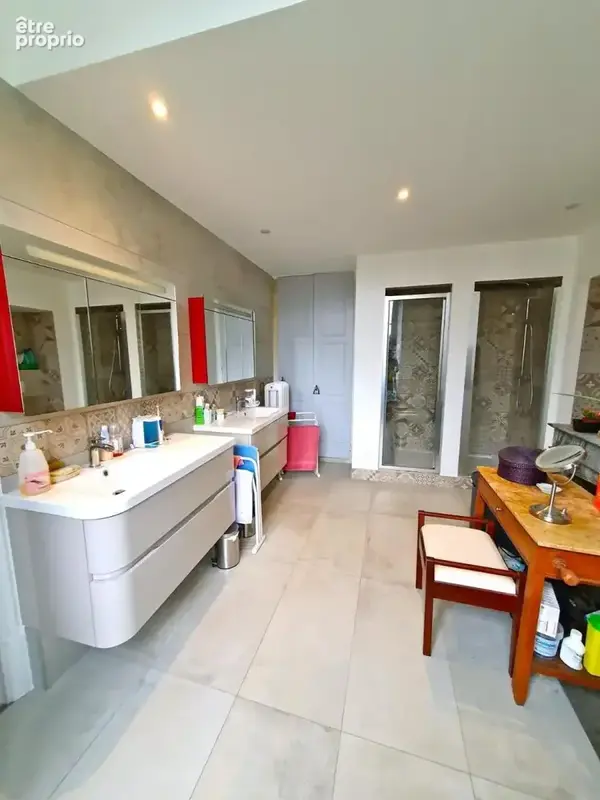 Maison 400 m² à Vals-Les-Bains  - photo 8