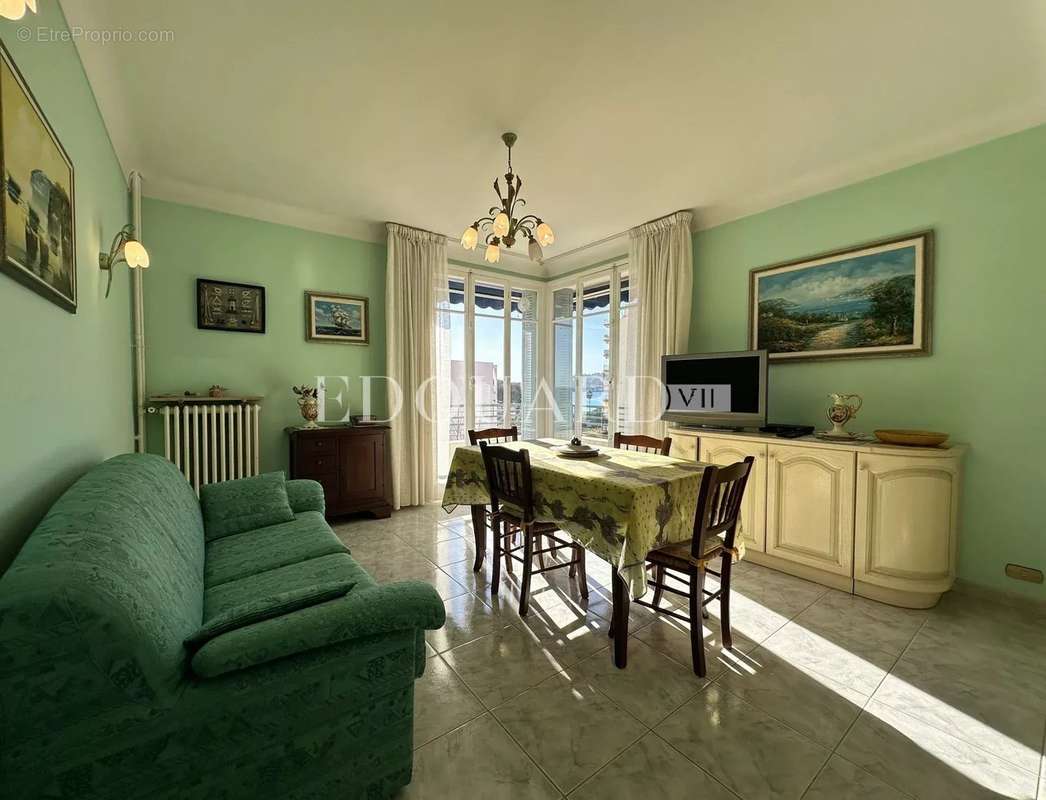 Appartement à ROQUEBRUNE-CAP-MARTIN