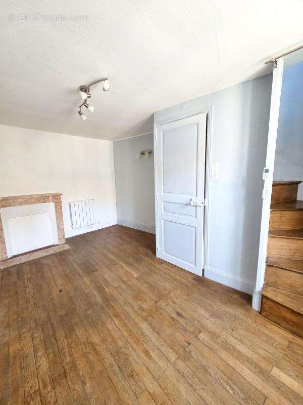 *** exclusivite *** jolie maison de ville au coeur de billom 63160 *** - photo 4