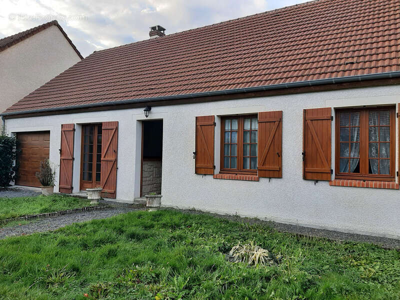 Maison à LUZY