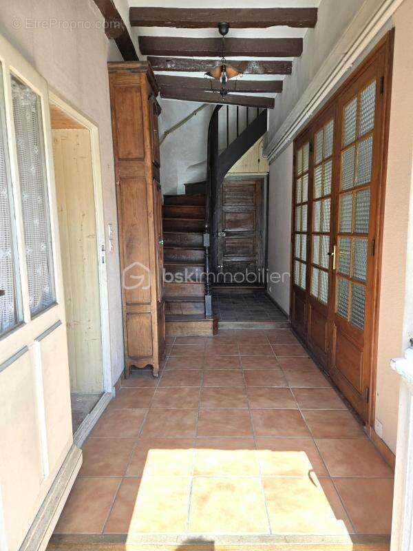 À Dinan, dans le secteur recherché de Léhon, maison de ville en pierre avec garage et courette - photo 2