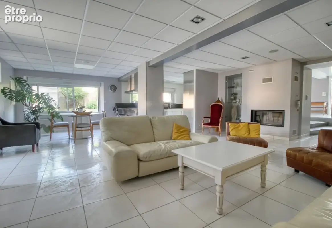 CESSON-SEVIGNE- LA HUBLAIS - Maison de 212 m² habitables - Terrain 942 m2 - Grand parking - Dépendances - photo 2