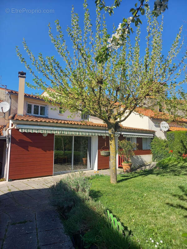 Maison à POUZAUGES